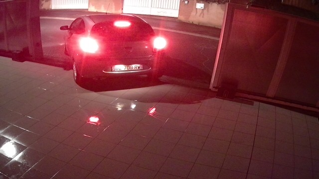 Système automatique de fermeture de portail après détection de véhicule